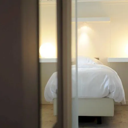 Charmehotel Saporis 호텔 3*